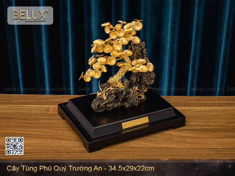 Cây tùng phú quý trường an dát vàng&nbsp;